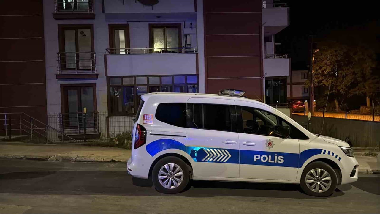 KARABÜK’TE 42 YAŞINDAKİ TEKSTİL İŞÇİSİ KADIN, EVİNDE ÖLÜ BULUNDU.