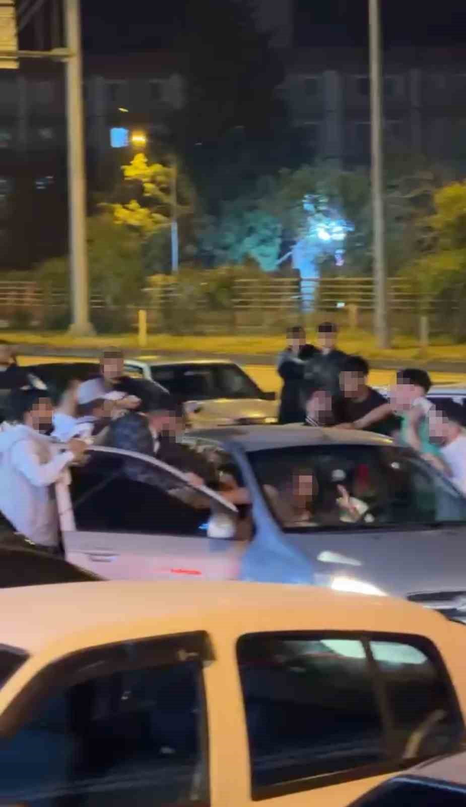 KARABÜK’TE BİR GRUP TARAFINDAN ARAÇTA BULUNAN 2 KİŞİNİN DARBEDİLDİĞİ KAVGA İLE İLGİLİ GÖZALTINA...
