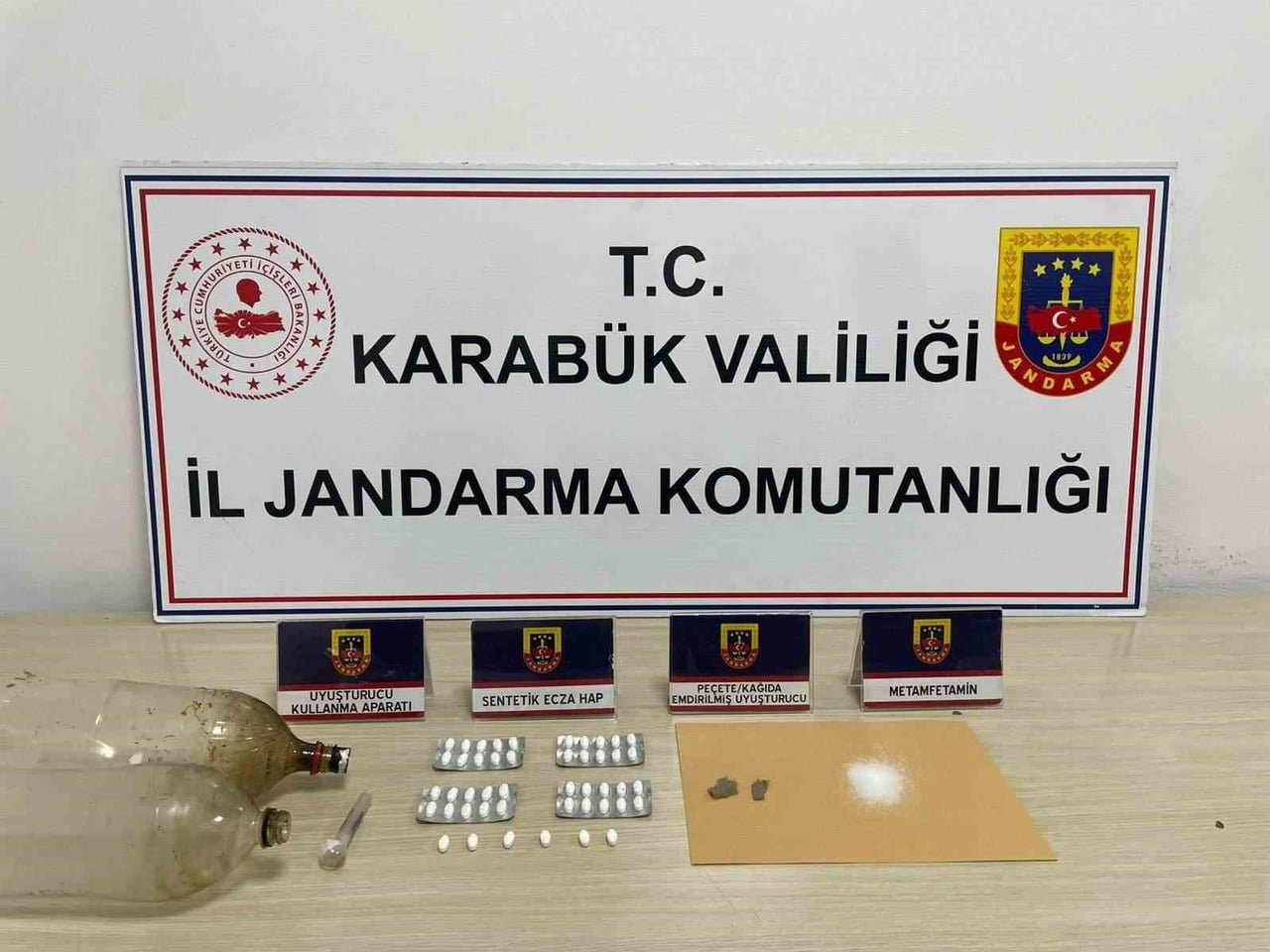 KARABÜK’TE JANDARMA EKİPLERİNCE DÜZENLENEN 3 AYRI UYUŞTURUCU OPERASYONUNDA 7 ŞÜPHELİ GÖZALTINA...