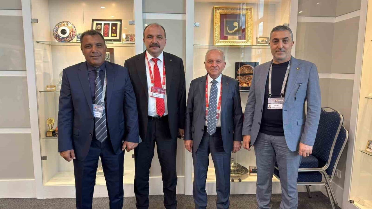 KARABÜK’Ü TEMSİLEN TÖRENE KATILAN SAFRANBOLU TSO BAŞKANI EROL ALTUNTEPE İLE MECLİS BAŞKANI CENGİZ...