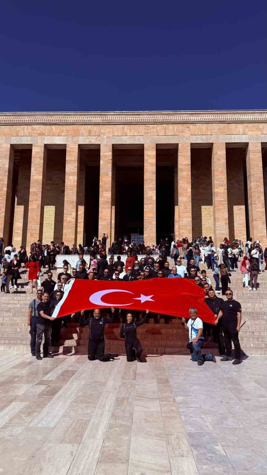 KARABÜK’ÜN SAFRANBOLU İLÇESİNDE GELENEKSEL HALE GELEN BAYRAK SÜRÜŞÜ ETKİNLİĞİNDE, 83 MOTOSİKLET...