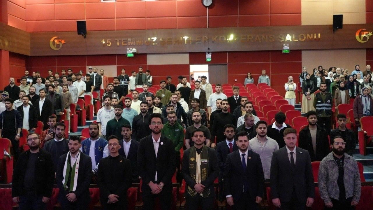 KARABÜK ÜNİVERSİTESİ'NDE GERÇEKLEŞTİRİLEN ETKİNLİKTE, SURİYE KONUSU FARKLI YÖNLERİYLE ELE ALINARAK...