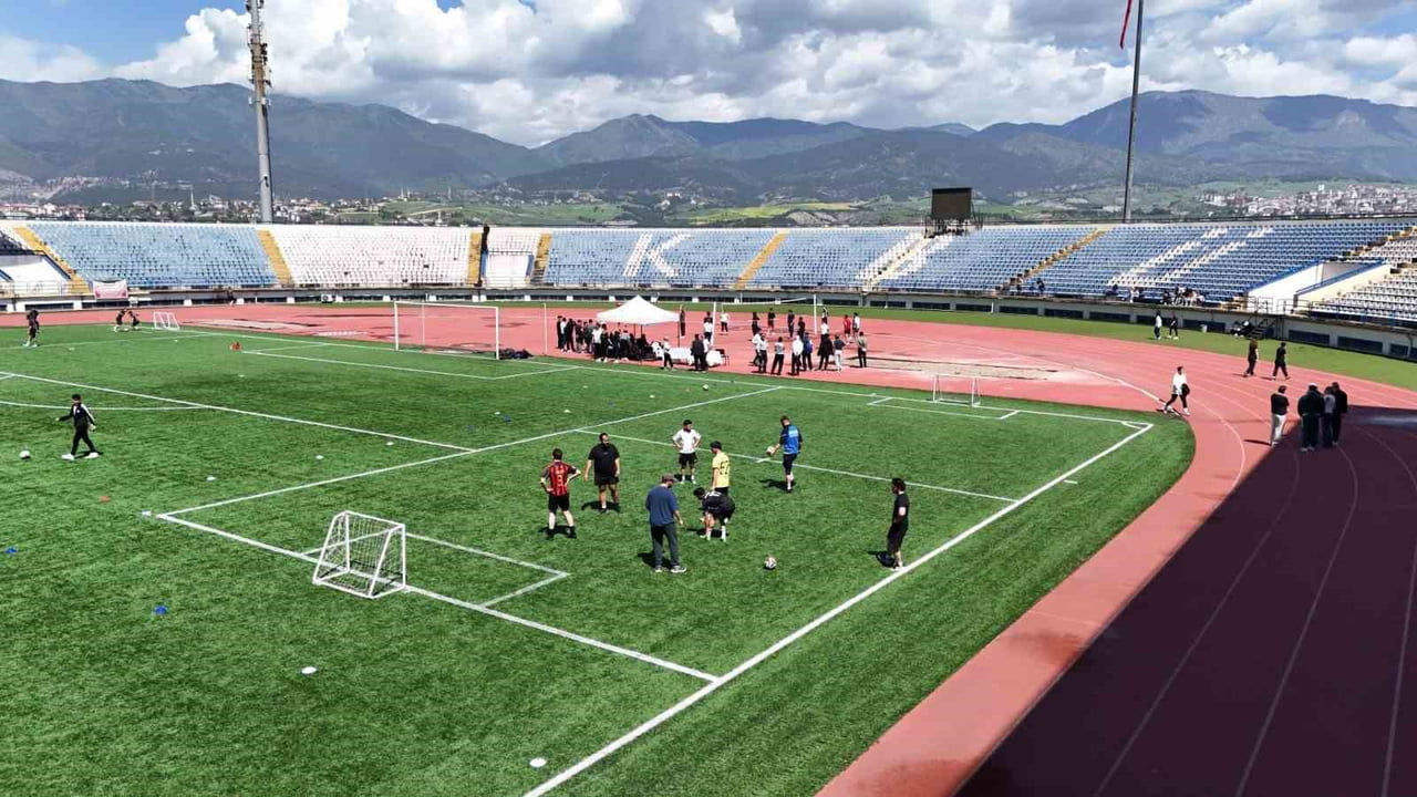 KARABÜK ÜNİVERSİTESİ’NDE (KBÜ) DÜZENLENEN "2. GELENEKSEL KBÜ SPOR OYUNLARI", YAKLAŞIK 800...