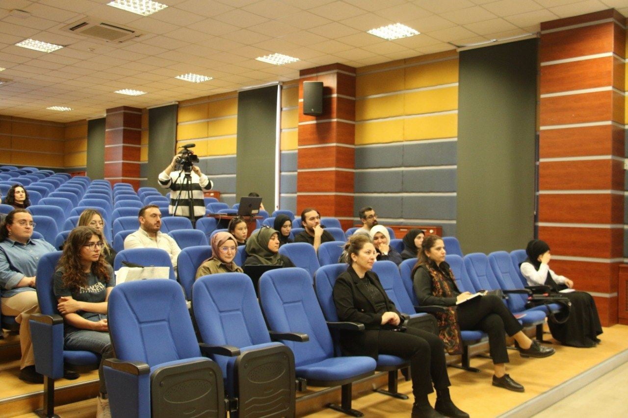 KARABÜK ÜNİVERSİTESİNDE DÜZENLENEN EĞİTİMDE, AKADEMİK YAZIMDA KAYNAKÇA VE ATIF SORUNLARINA DİJİTAL...