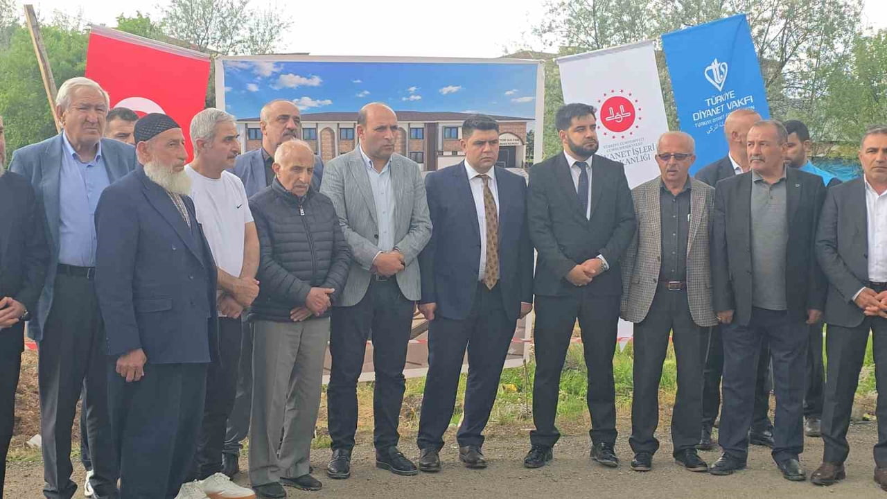 KARAKOÇAN’DA YAPIMI PLANLANAN MÜFTÜLÜK HİZMET BİNASI İLE AYTEN SULTAN KUR’AN KURSU İÇİN TEMEL ATMA...