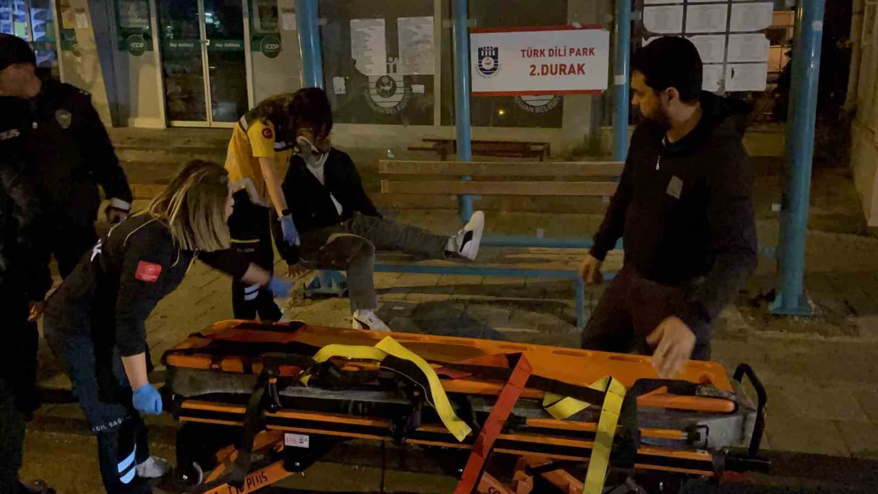 KARAMAN'DA DURAKTA HALK OTOBÜSÜNDEN İNEN H.D. (19), ELEKTRİKLİ BİSİKLETİN ÇARPMASI SONUCU...