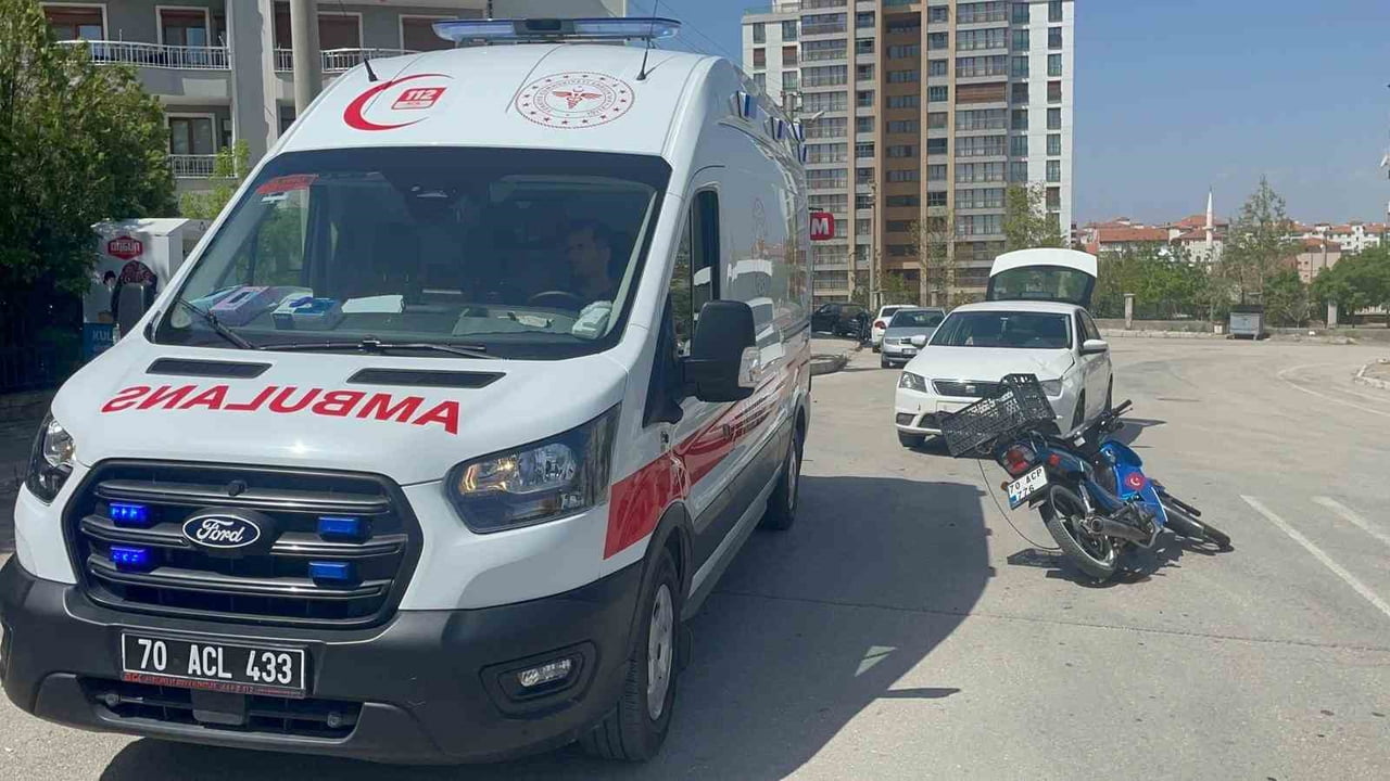 KARAMAN'DA OTOMOBİL İLE MOTOSİKLETİN ÇARPIŞMASI SONUCU MEYDANA GELEN TRAFİK KAZASINDA 1 KİŞİ...