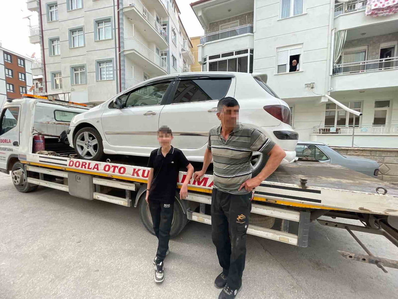 KARAMAN’DA "DUR" İHTARINA UYMAYARAK KAÇAN 13 YAŞINDAKİ ÇOCUK SÜRÜCÜ, ARACI EVİNİN ÖNÜNE PARK...