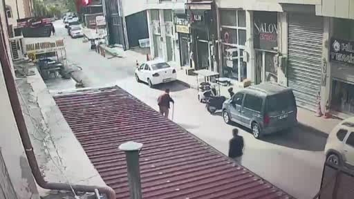 Karaman’da yaşlı adamın yaralandığı kaza anı kameraya yansıdı