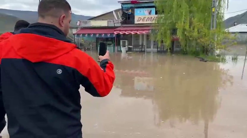 KARS’IN KAĞIZMAN İLÇESİNE BAĞLI AKÇAY KÖYÜ’NDE BARAJ TAŞKINI NEDENİYLE ÇOK SAYIDA EV, AHIR VE İŞ...