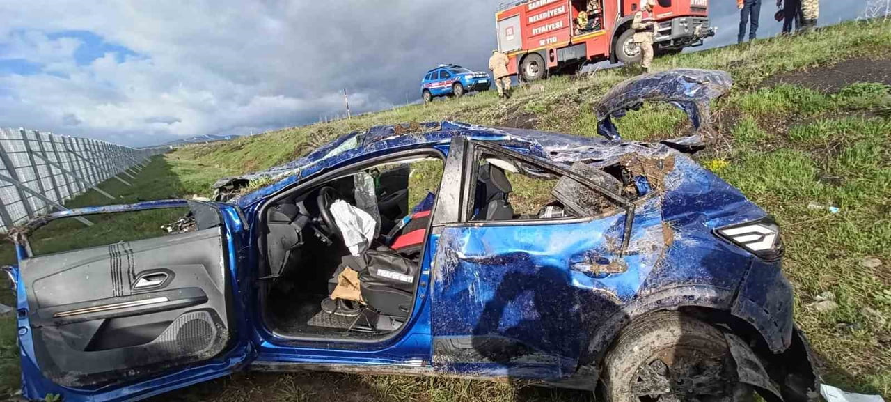 KARS’TA 3 KARDEŞİN BULUNDUĞU OTOMOBİLİN ŞARAMPOLE DEVRİLMESİ SONUCU MEYDANA GELEN TRAFİK KAZASINDA...