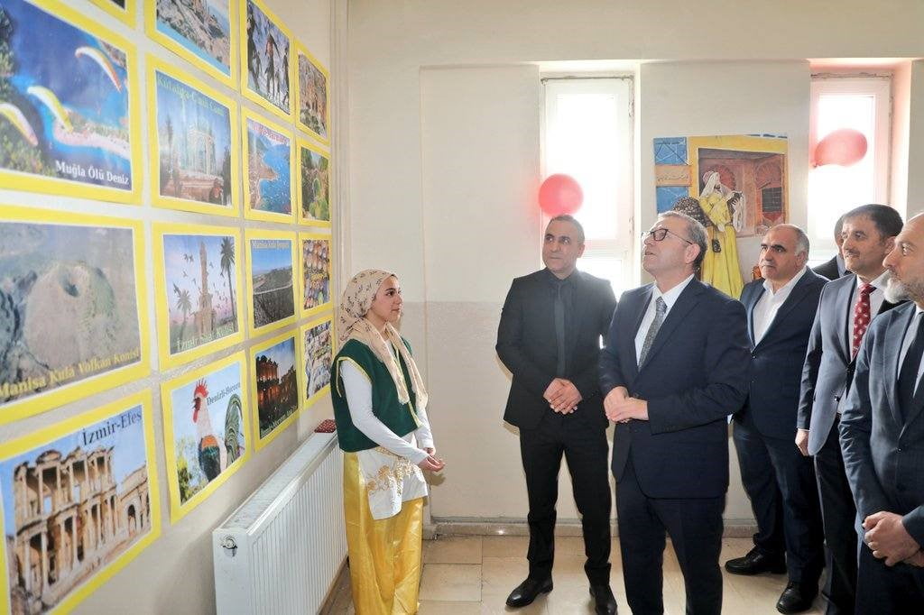 KARS’TA  “7 BÖLGE, TEK RUH” SERGİSİ YOĞUN İLGİ GÖRDÜ(KARS-İHA)