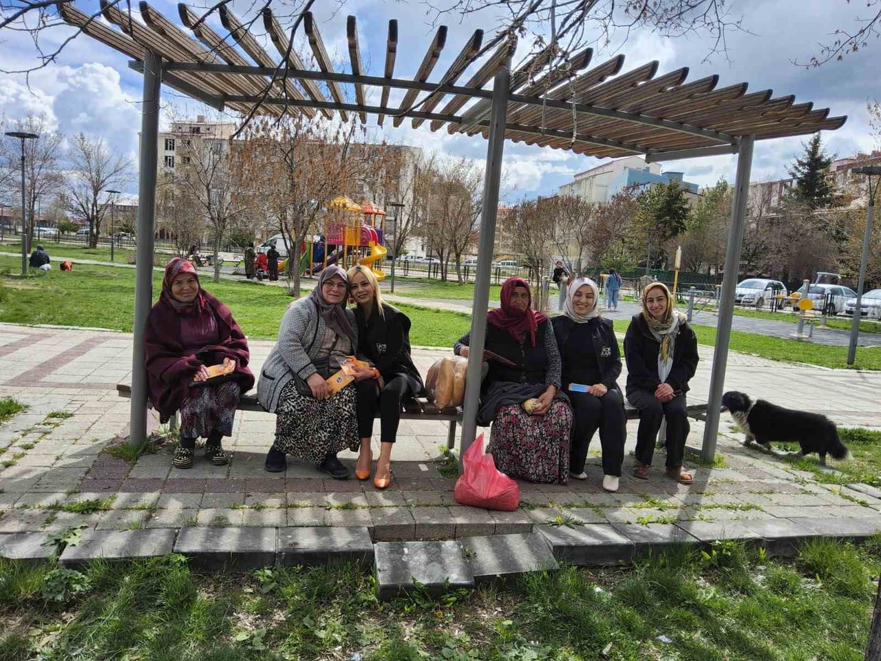 KARS’TA AÇIK KAPI’DAN ŞİDDETLE MÜCADELE İÇİN FARKINDALIK SEFERBERLİĞİ(KARS-İHA)