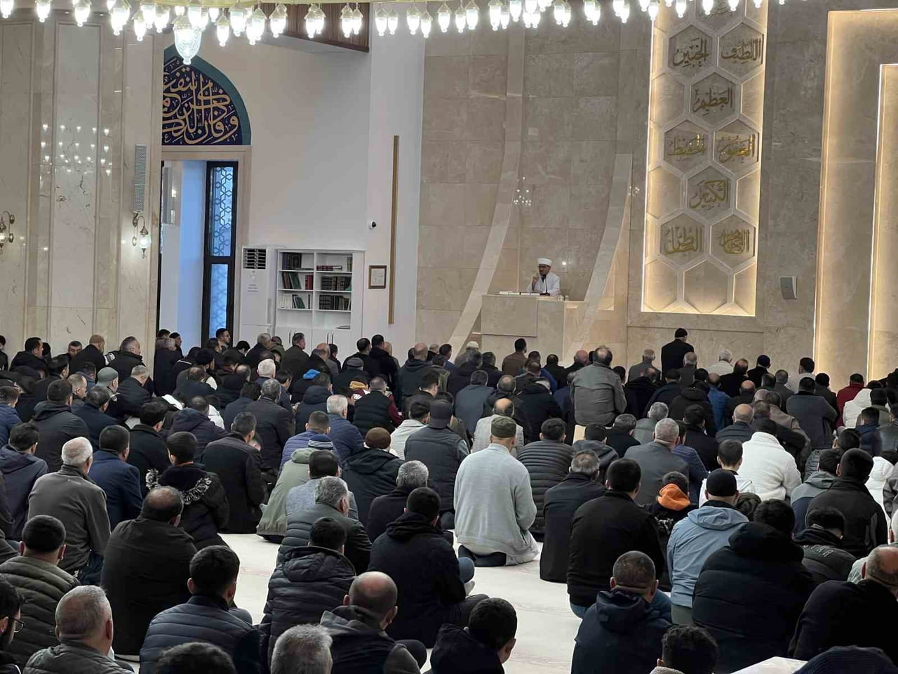 KARS’TA BAYRAM NAMAZINDA CAMİLER DOLDU TAŞTI(IŞIK ÇAPANOĞLU-TURGUT KAYA/KARS-İHA)