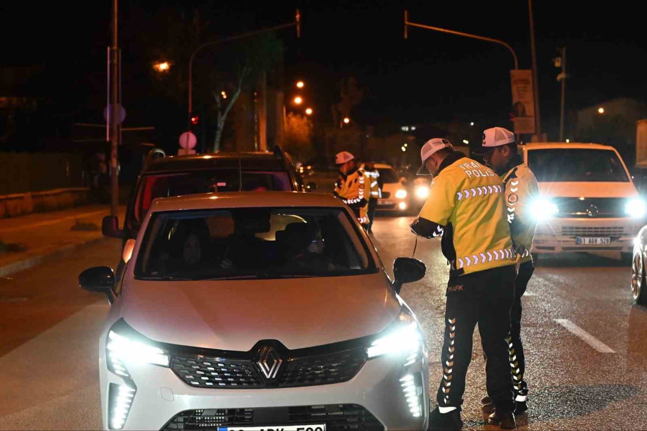 KARS’TA BAYRAM TRAFİĞİNDE SIKI DENETİM: “BİR KURAL, BİR HAYAT KURTARIR”(KARS-İHA)