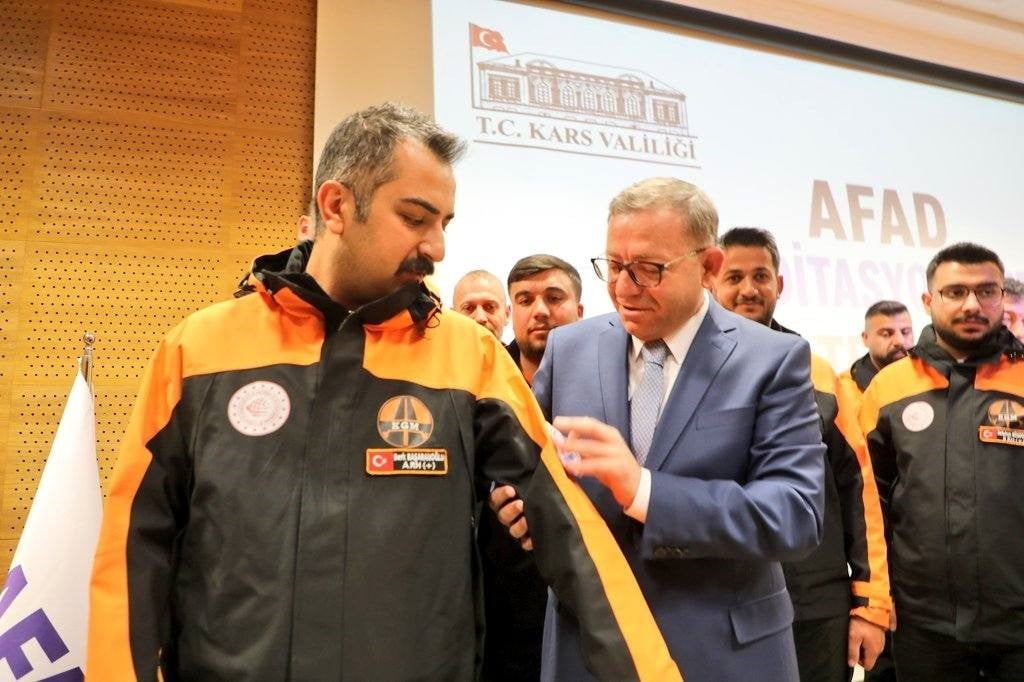 KARS’TA KARAKURT EKİBİNE RESMİ ARMA: AFETLERE HAZIR GÜÇ SAHADA(KARS-İHA)