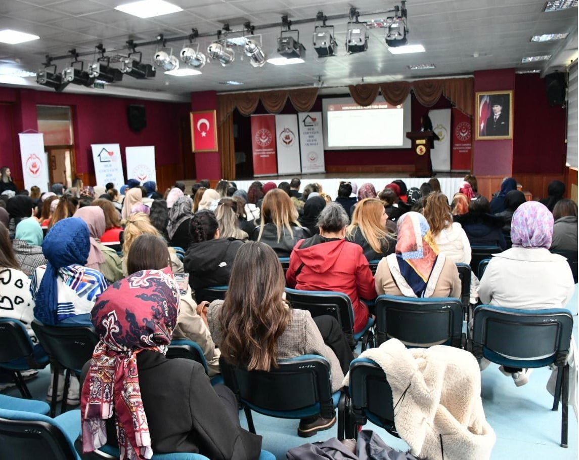KARS’TA KORUYUCU AİLE HİZMETİ İÇİN FARKINDALIK TOPLANTISI DÜZENLENDİ(KARS-İHA)