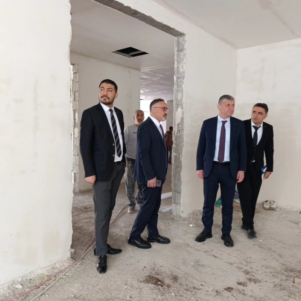 KARS’TA KÜTÜPHANE YATIRIMLARI YERİNDE İNCELENDİ(KARS-İHA)