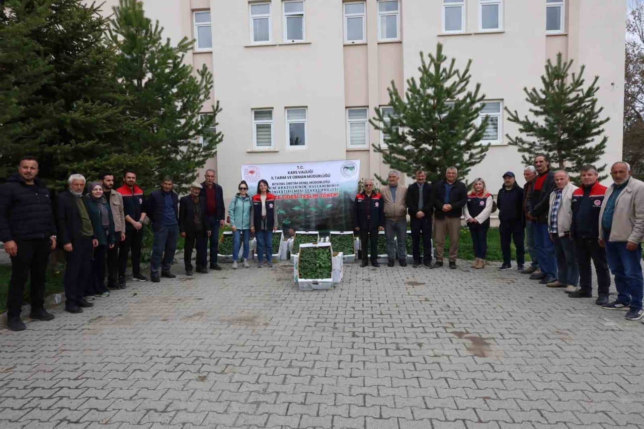KARS’TA SEBZE ÜRETİMİNE DESTEK: BİNLERCE FİDE ÜRETİCİYLE BULUŞTU(KARS-İHA)