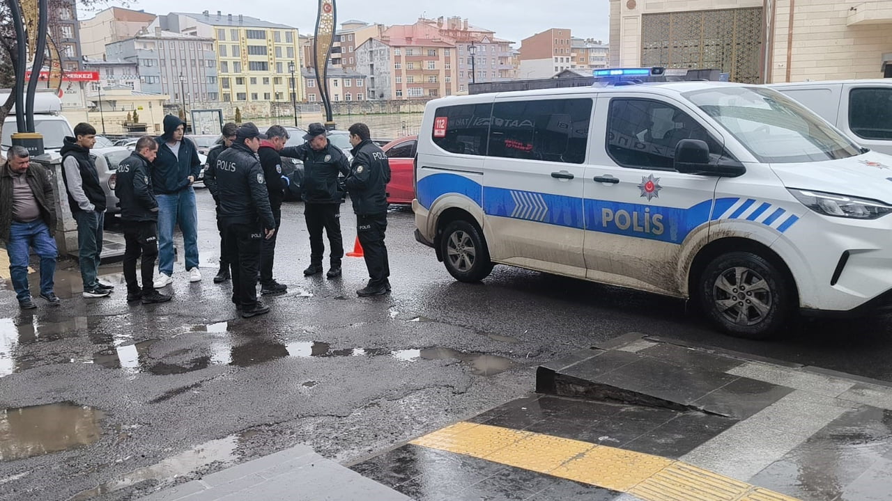 KARS’TA SİLAHLI KAVGA: 1 YARALI(KARS-İHA)