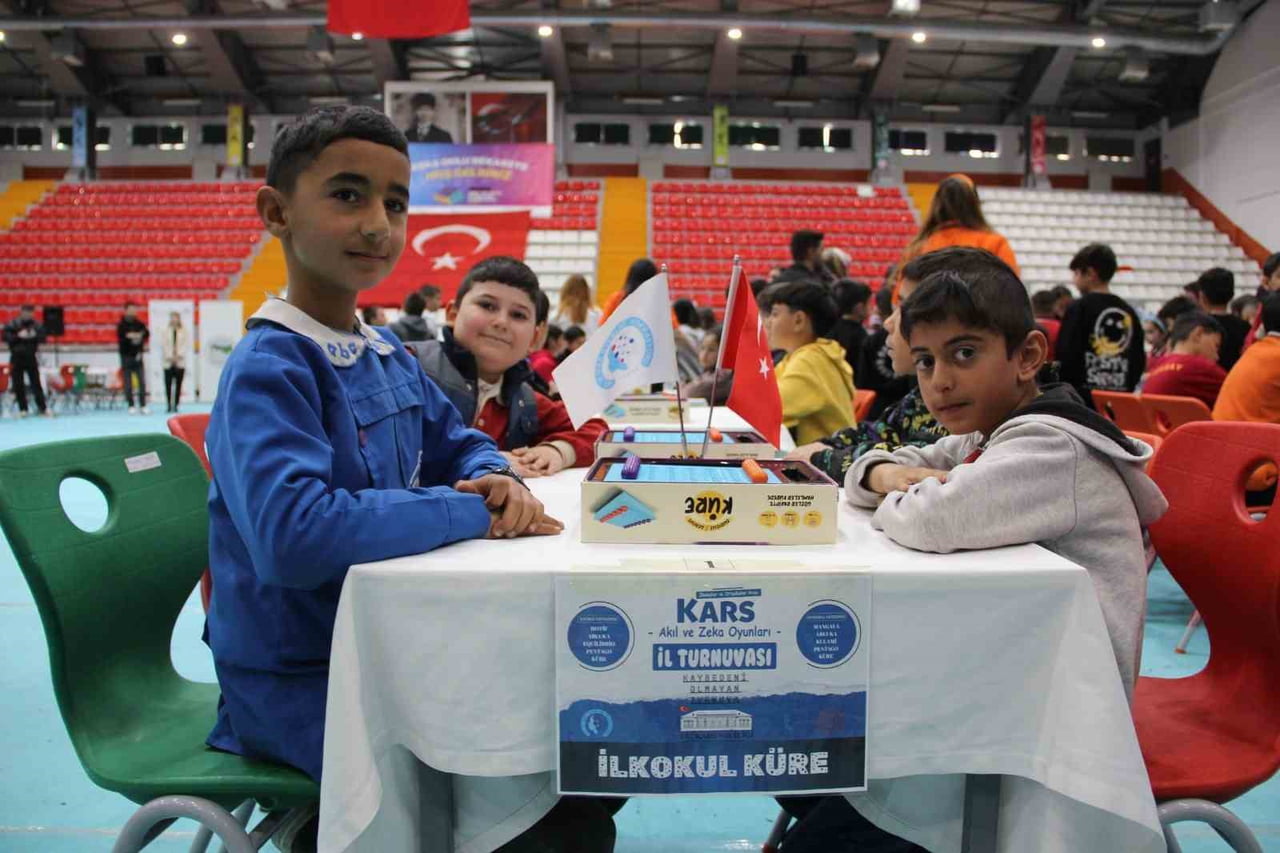 KARS’TA ZEKA DOLU REKABET: 400 ÖĞRENCİ AKIL OYUNLARINDA YARIŞTI(KARS-İHA)