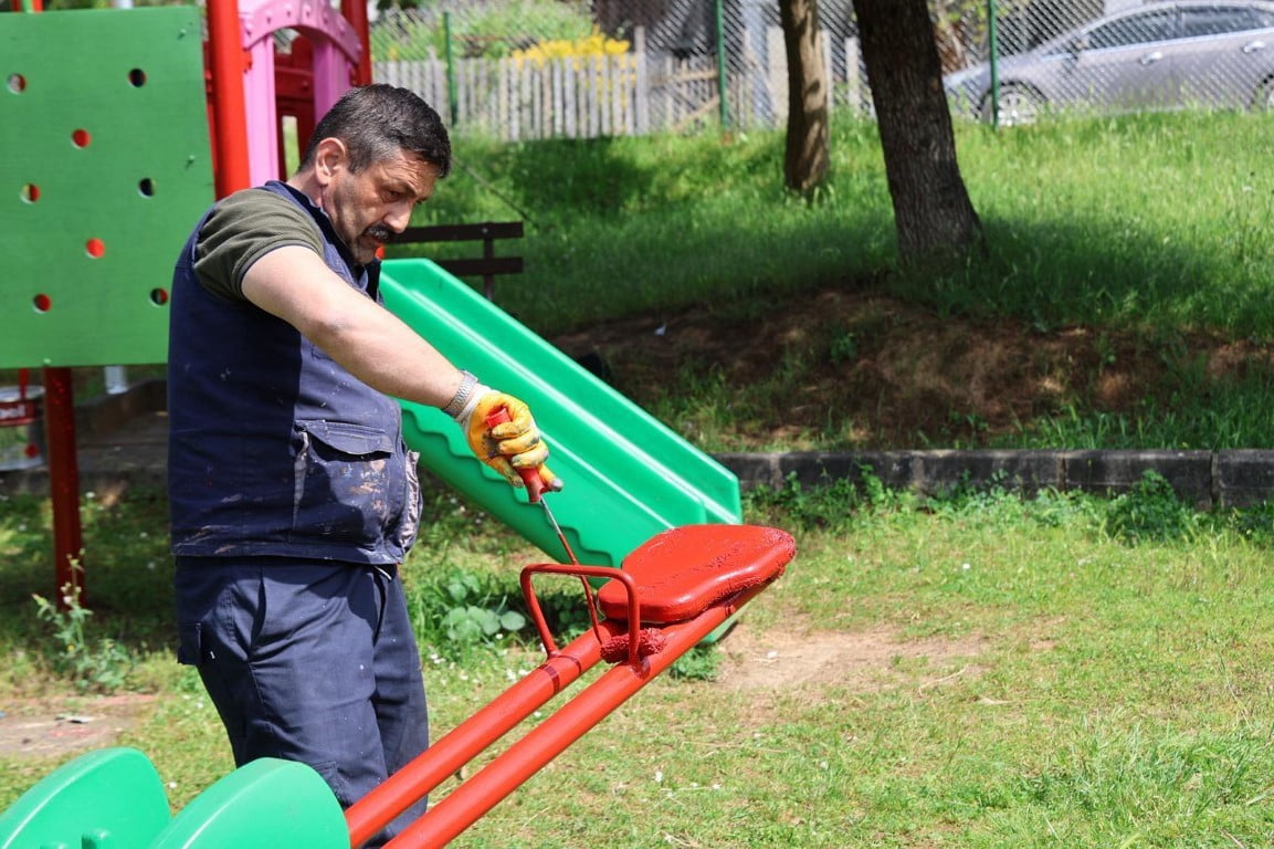 KARTEPE'DE BELEDİYE EKİPLERİ, ÇOCUKLARIN DAHA GÜVENLİ VE KONFORLU VAKİT GEÇİREBİLMESİ AMACIYLA...