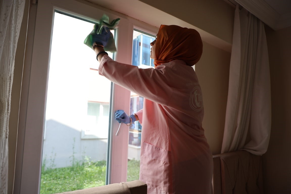 KARTEPE'DE HİZMET VEREN "ALO EVLAT SAĞLIK KULÜBÜ" EKİPLERİ, YAKLAŞAN BAYRAM ÖNCESİ YALNIZ YAŞAYAN...