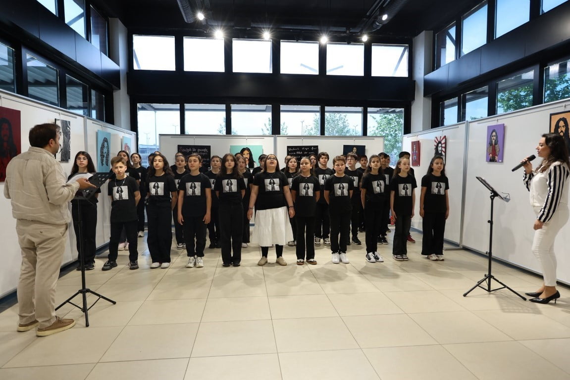 KARTEPE İLÇESİNDE ORTAOKUL ÖĞRENCİLERİ TARAFINDAN HAZIRLANAN "BARIŞ MANÇO" TEMALI SANAT SERGİSİ...