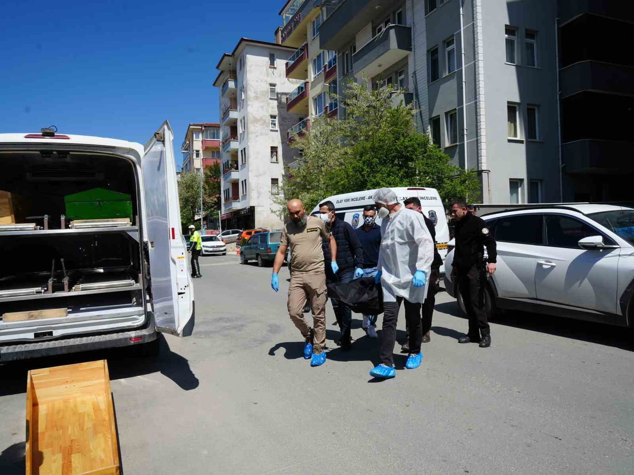 KASTAMONU'DA APARTMANDAN KÖTÜ KOKULARIN GELMESİ ÜZERİNE GİRİLEN BİNADA 34 HAFTALIK HAMİLE ELİF...