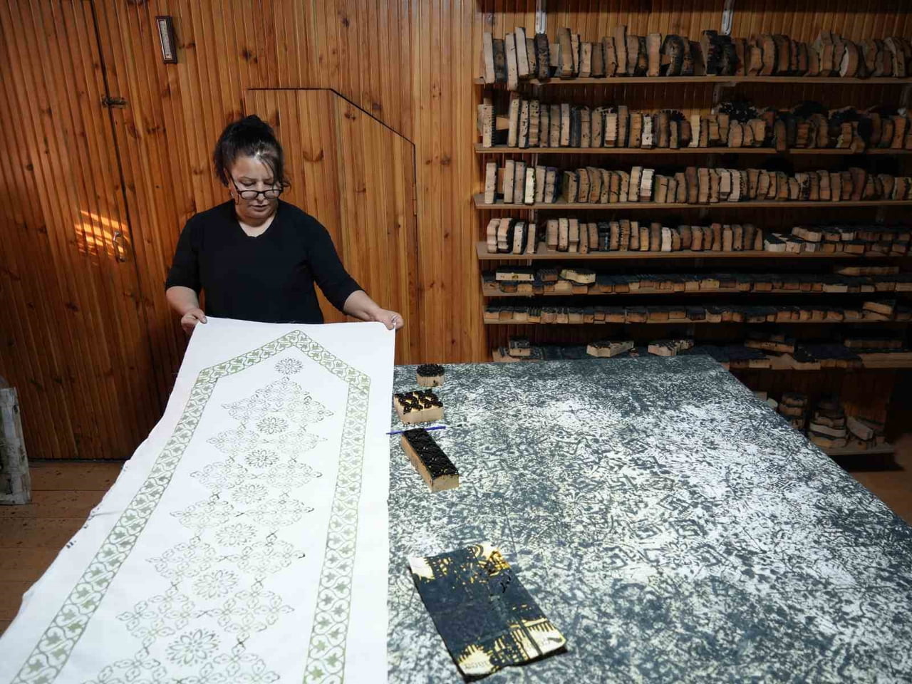 KASTAMONU'DA YILLAR ÖNCE ÇOCUKLARINI BÜYÜTMEK İÇİN MEMURLUĞU BIRAKAN SEVAL BAHADIR KOÇ'UN KURSTA...