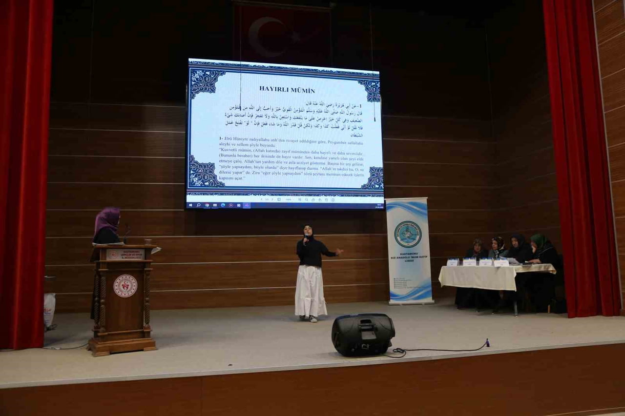 KASTAMONU’DA HADİS-İ ŞERİF EZBERE OKUMA YARIŞMASI’NDA 40 HADİS-İ ŞERİFİ ÖNCE ARAPÇA VE SONRASINDA...