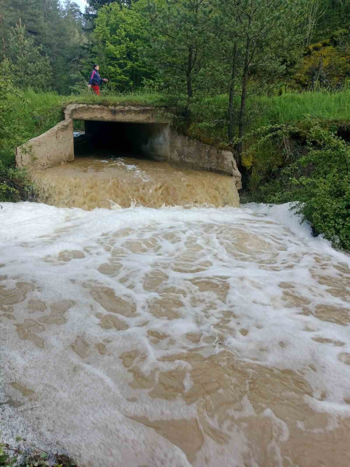 KASTAMONU’DA SON GÜNLERDE ETKİLİ OLAN SAĞANAK YAĞIŞLARIN ARDINDAN 7 İLÇEDEN GEÇEN VE KÜRE DAĞLARI...