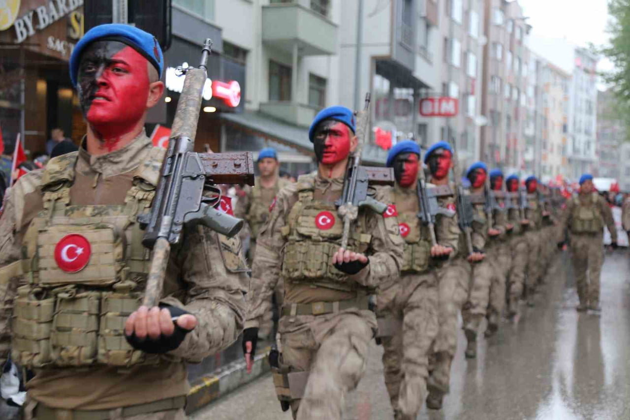 KASTAMONU JANDARMA KOMANDO EĞİTİM MERKEZ KOMUTANLIĞI GÖSTERİ BİRLİĞİ DE EŞLİK ETTİ. KOMANDOLAR...
