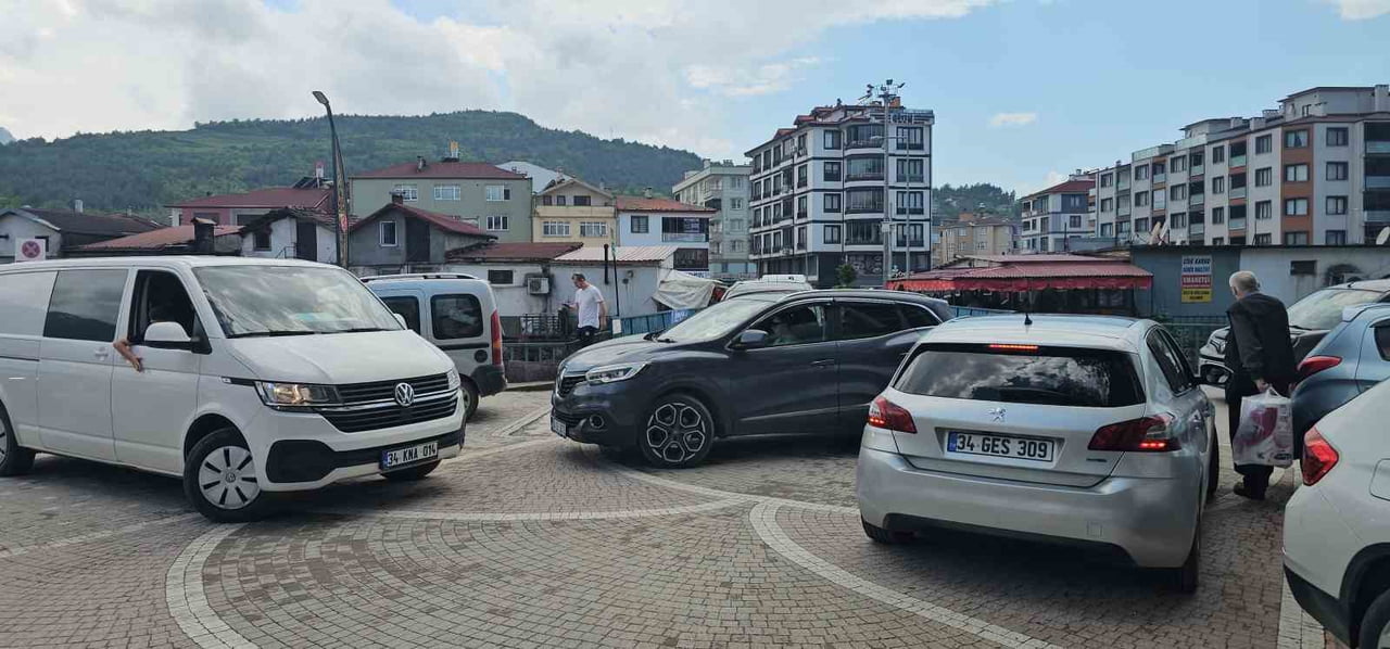 KASTAMONU’NUN CİDE İLÇESİNDE KURBAN BAYRAMI TATİLİ İÇİN MEMLEKETLERİNE DÖNÜŞ YAPAN VATANDAŞLARIN...