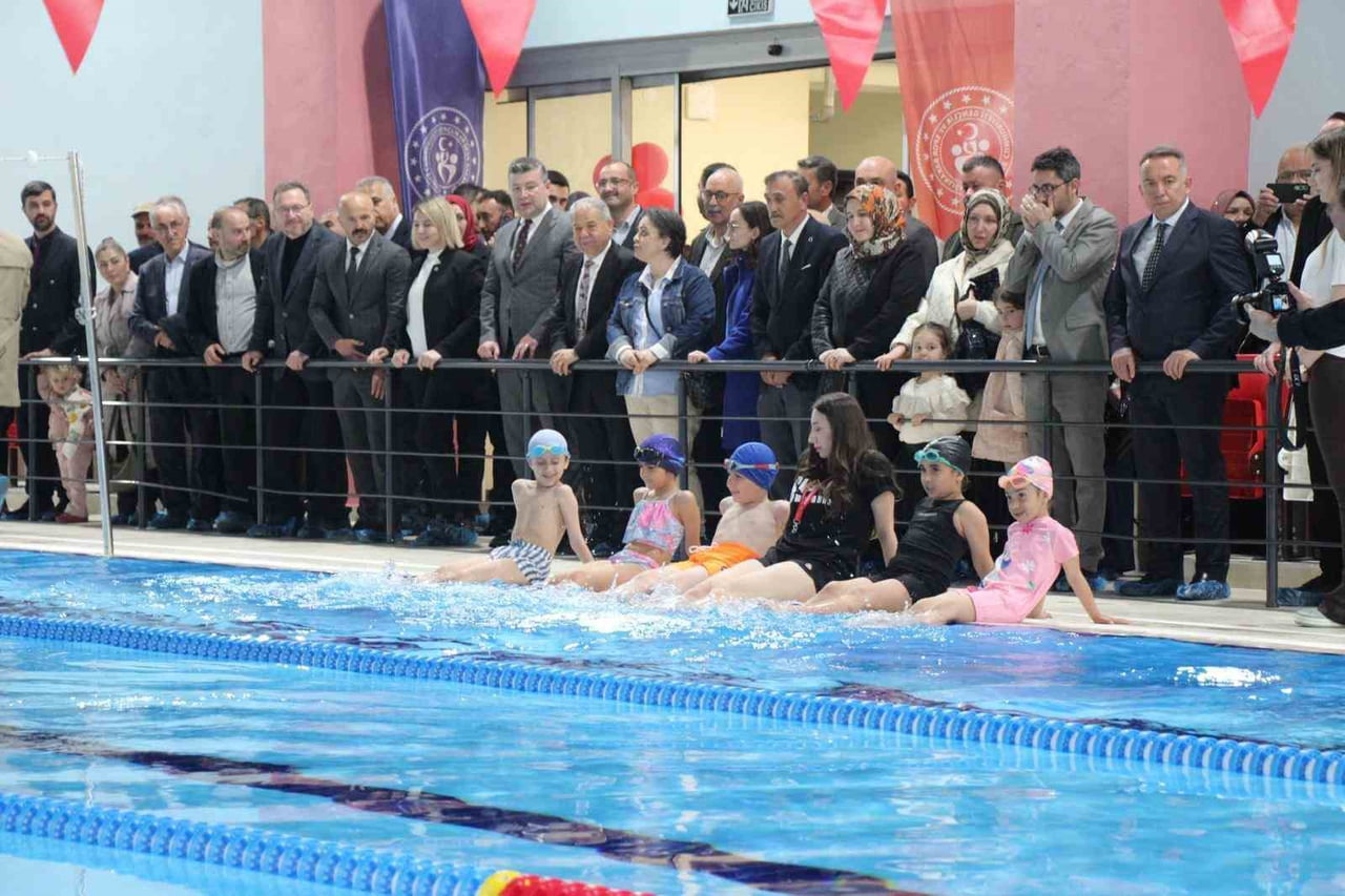 KASTAMONU’NUN İNEBOLU İLÇESİNDE ÇALIŞMALARI TAMAMLANAN KAPALI YÜZME HAVUZU, DÜZENLENEN TÖRENLE...
