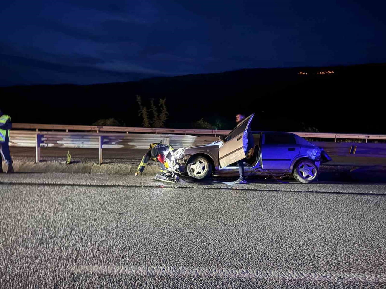 KASTAMONU’NUN TOSYA İLÇESİ D100 KARAYOLUNDA OTOMOBİLİN BARİYERLERE ÇARPMASI NETİCESİNDE MEYDANA...