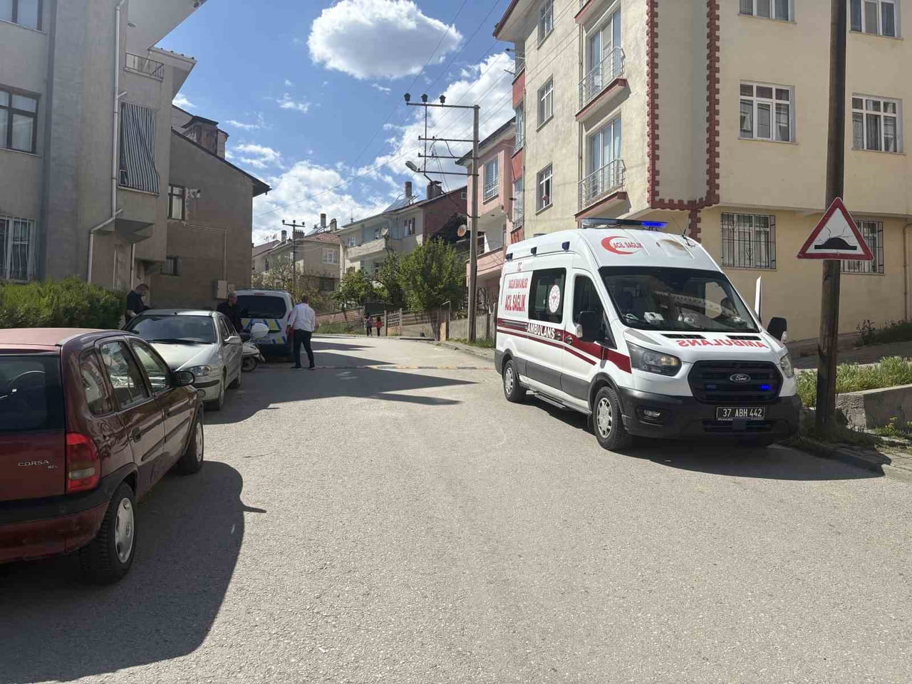 KASTAMONU’NUN TOSYA İLÇESİNDE KALDIRIMA ÇARPAN MOTOSİKLETİN SÜRÜCÜSÜ YARALANDI.