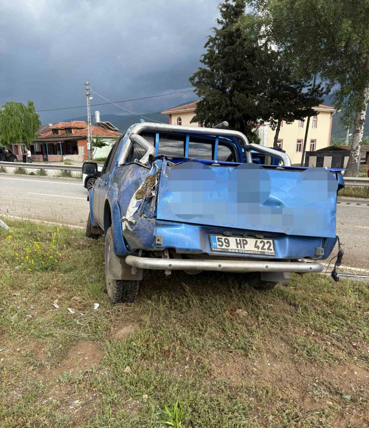 KASTAMONU’NUN TOSYA İLÇESİNDE KONTROLDEN ÇIKAN KAMYONET, REFÜJDE TAKLA ATTI. KAZADA ARAÇTA BULUNAN...