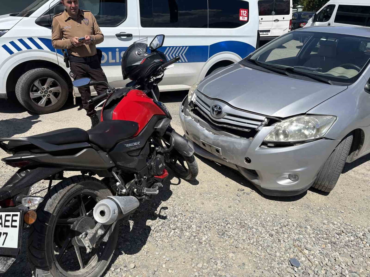 KASTAMONU’NUN TOSYA İLÇESİNDE OTOMOBİL İLE ÇARPIŞAN MOTOSİKLETTEKİ 2 LİSE ÖĞRENCİSİ...