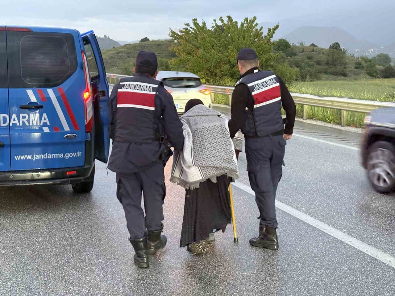 KASTAMONU’NUN TOSYA İLÇESİNDE SEYİR HALİNDEKİ İKEN ÖN SAĞ TEKERİN YERİNDEN KOPARAK ÇIKMASI SONUCU...
