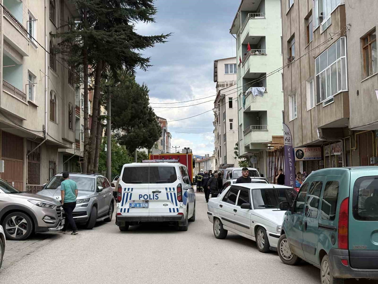 KASTAMONU’NUN TOSYA İLÇESİNDE SEYİR HALİNDEKİ OTOMOBİL, MOTOR BÖLÜMÜNDEN ÇIKAN YANGINDA...