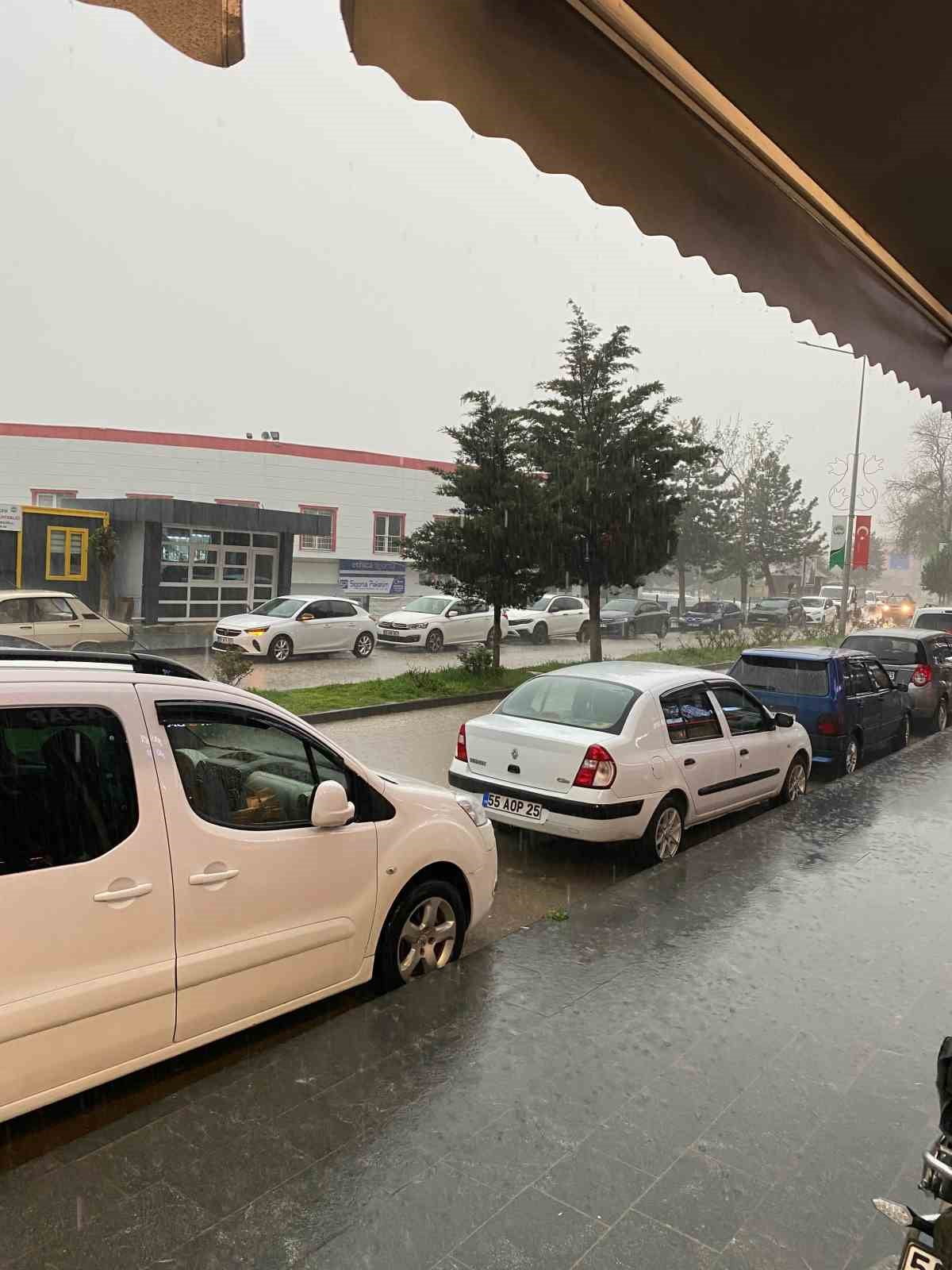KAVAK’TA SAĞANAK YAĞIŞ ETKİLİ OLDU