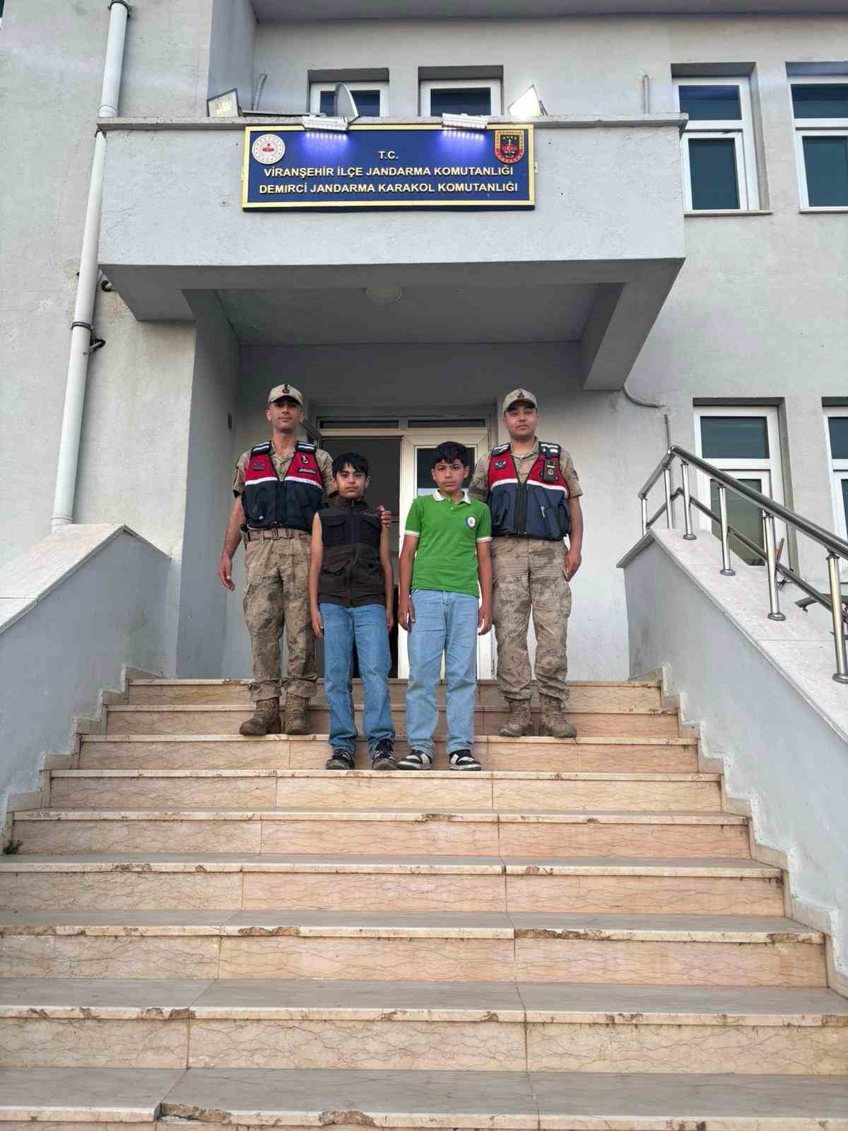 KAYIP ÇOCUKLAR JANDARMANIN DİKKATİ SAYESİNDE BULUNDU