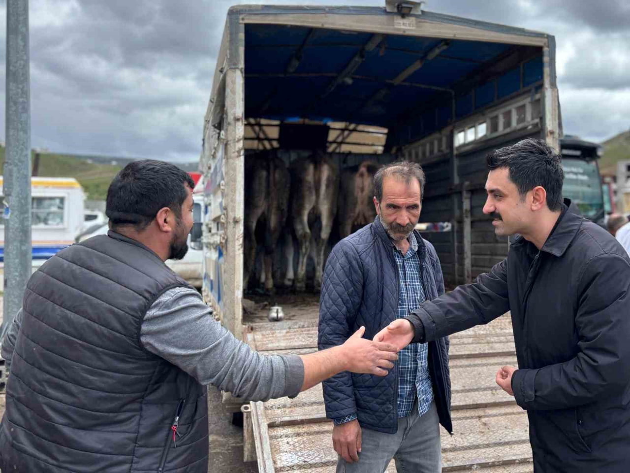 KAYMAKAM TUTAL’DAN KURBAN PAZARI ZİYARETİ(KARS-İHA)