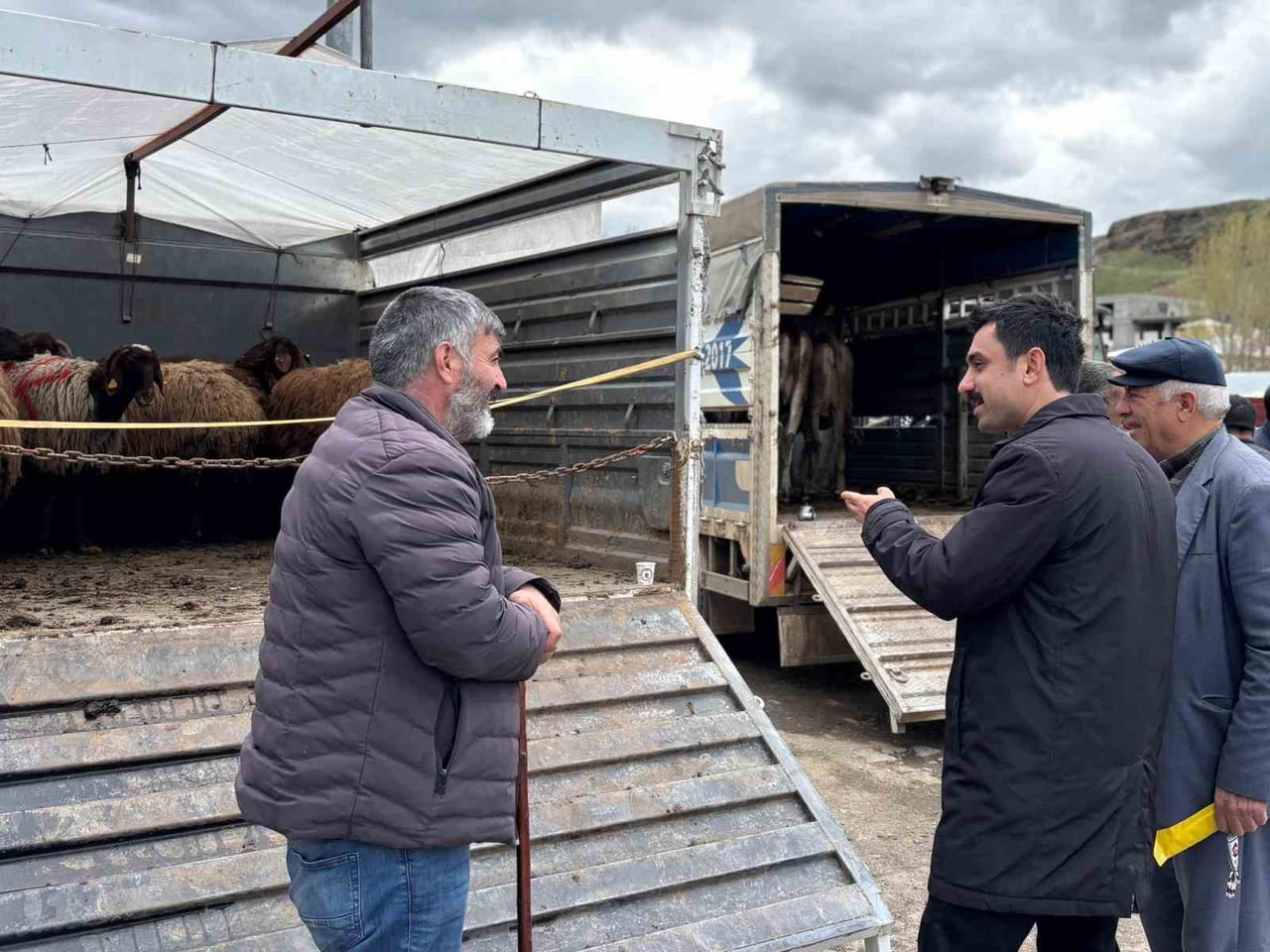 KAYMAKAM TUTAL’DAN KURBAN PAZARI ZİYARETİ(KARS-İHA)