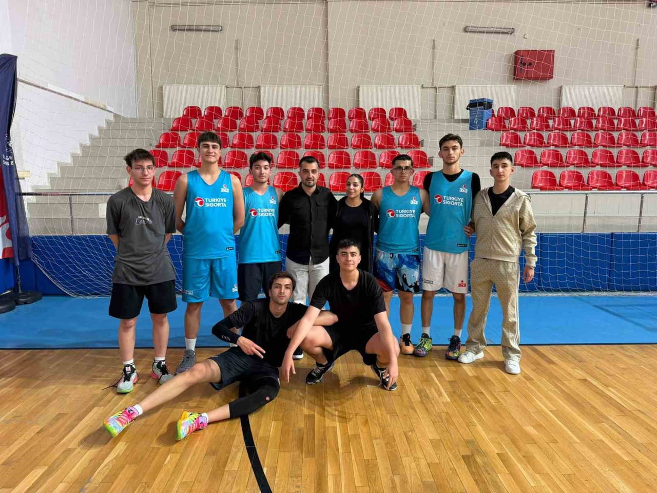 KAYSERİ'DE DÜZENLENEN "6. SOKAKLAR BİZİM 3X3 BASKETBOL TURNUVASINDA BİRBİRİNDEN ÇEKİŞMELİ GEÇEN...