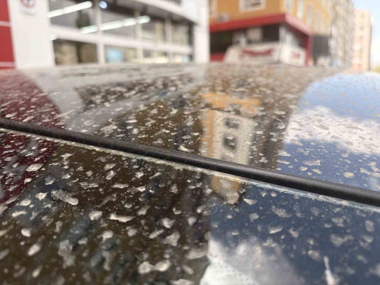 KAYSERİ'DE ETKİLİ OLAN ÇAMURLU YAĞMUR YAĞIŞI ARAÇLARI YOĞUN KİRE MARUZ BIRAKIRKEN, OTO...
