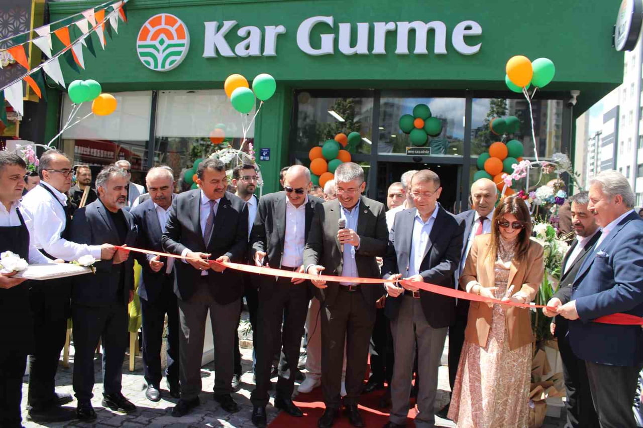 KAYSERİ'DE KARADENİZ ÜRÜNLERİ SATIŞI YAPACAK OLAN KAR GURME HİZMETE AÇILDI.