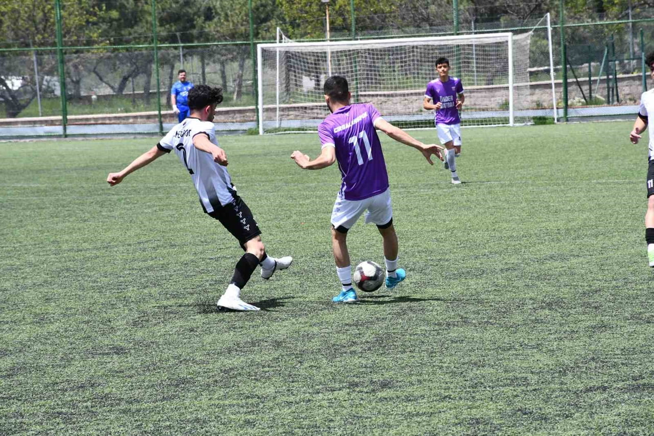 KAYSERİ 2.AMATÖR KÜME A GRUBU LİDERİ CIRGALANSPOR LİGİN 9.HAFTASINDA OYNADIĞI MAÇTA SÜMERSPOR’U...