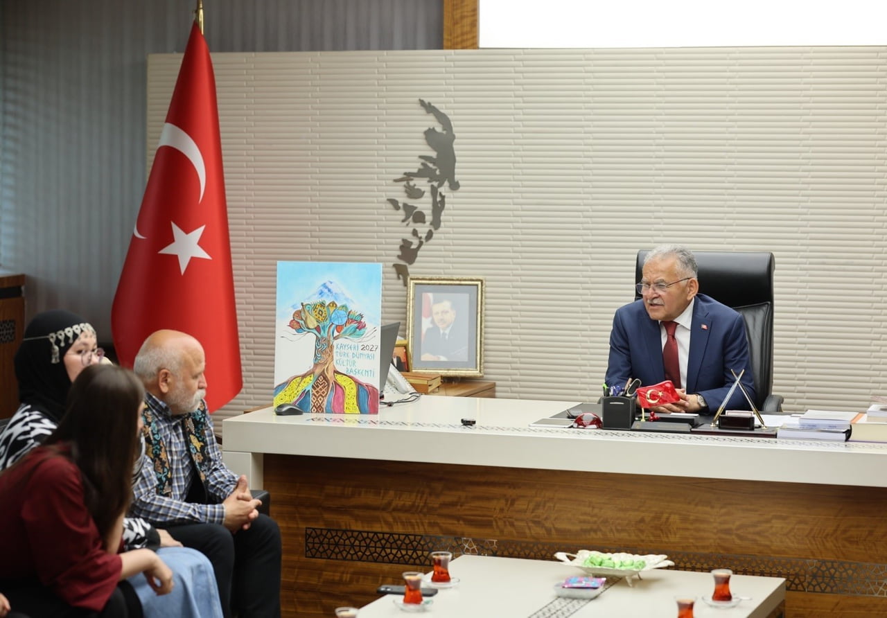 KAYSERİ BÜYÜKŞEHİR BELEDİYE BAŞKANI DR. MEMDUH BÜYÜKKILIÇ, KAYSERİ’DE EĞİTİM GÖREN TÜRK DÜNYASI...